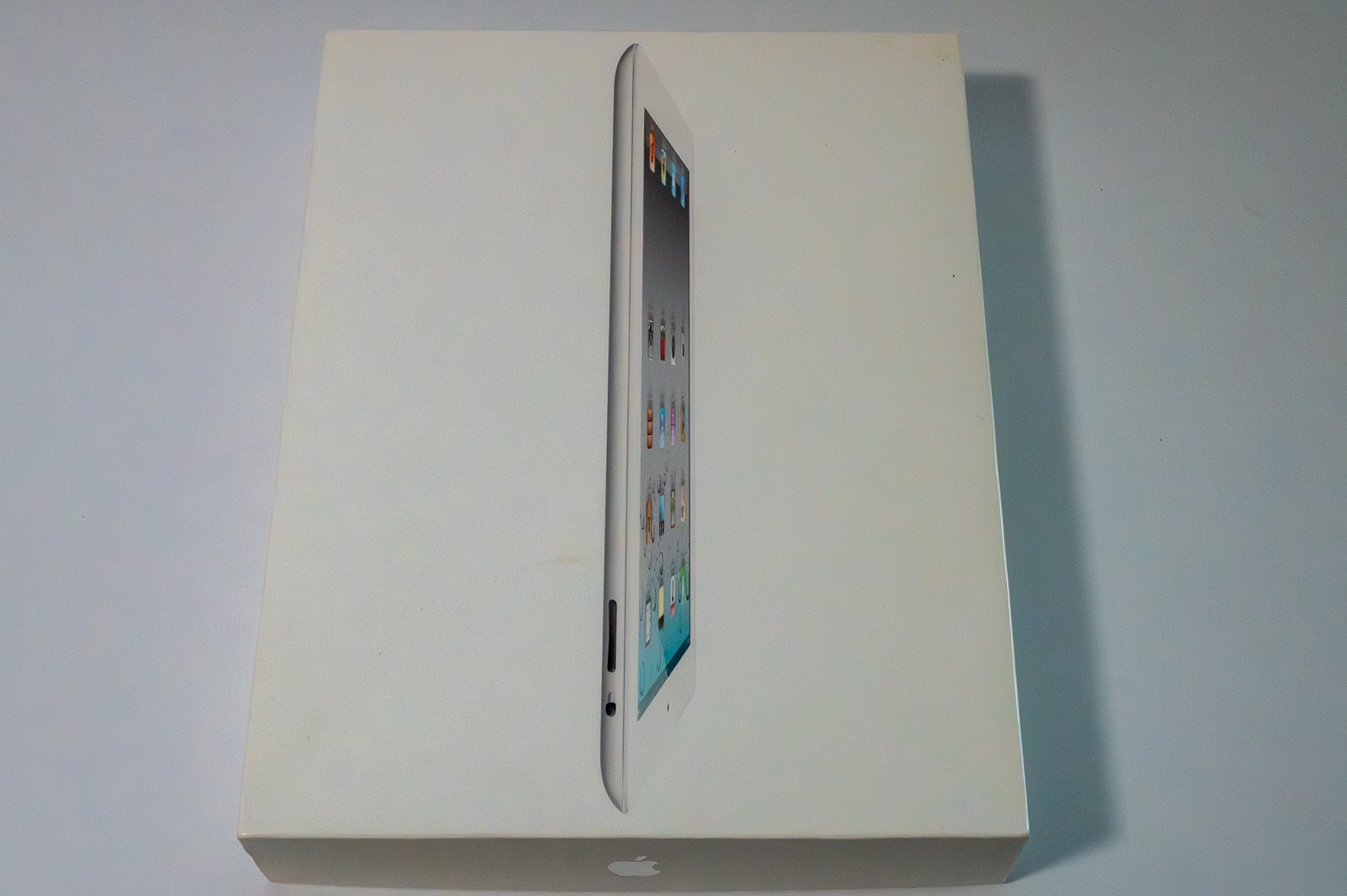 Apple iPad 2 A1395 16 GB Wi-Fi Only 9.7 in White MC979LL/A Tested Works