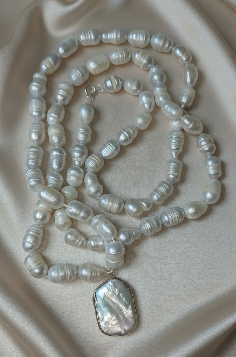 Luxury and beautiful handmade cultured pearl necklace