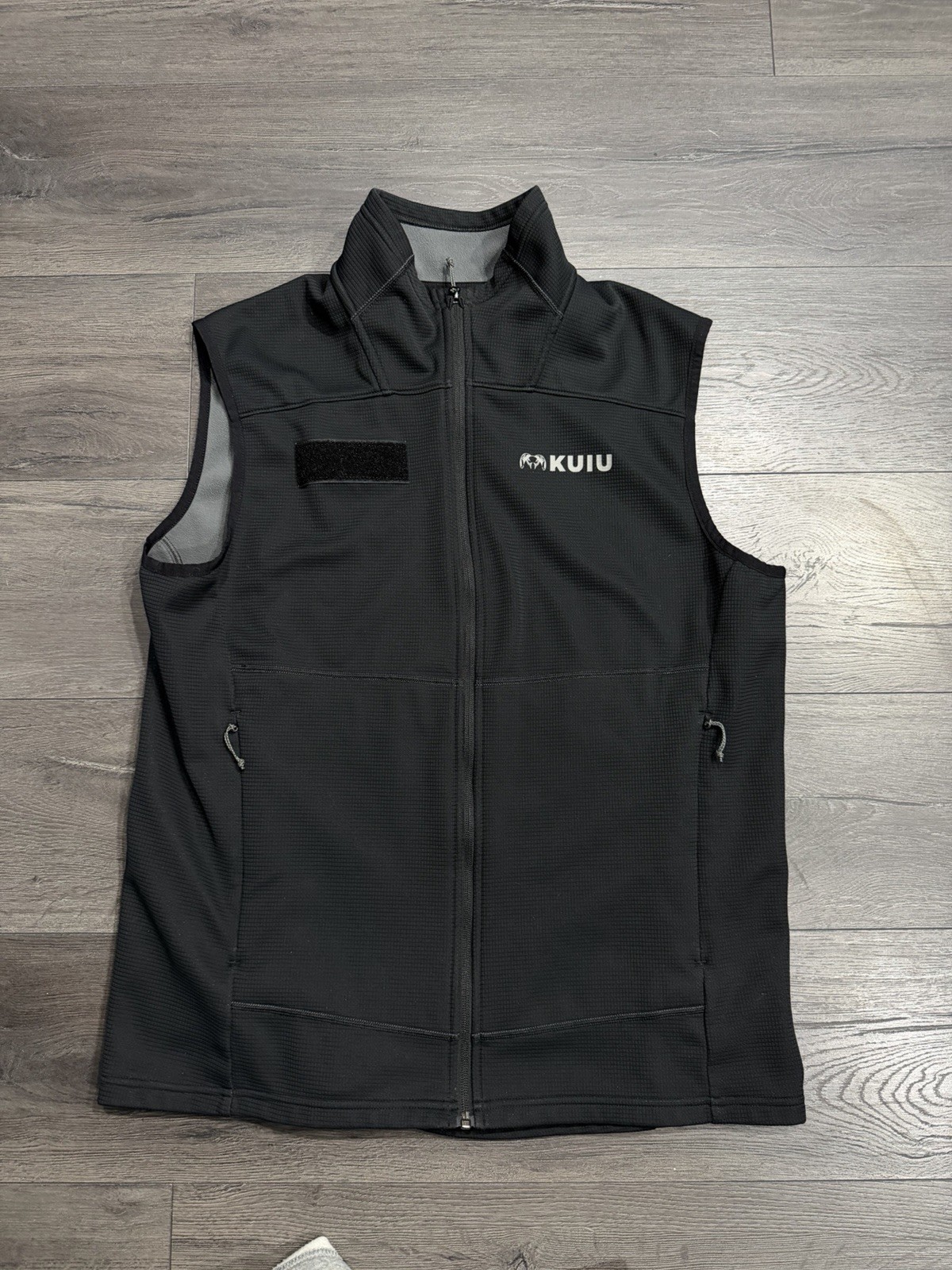 Kuiu Peloton 240 XL Wind-Resistant Fleece Full Zip EUC