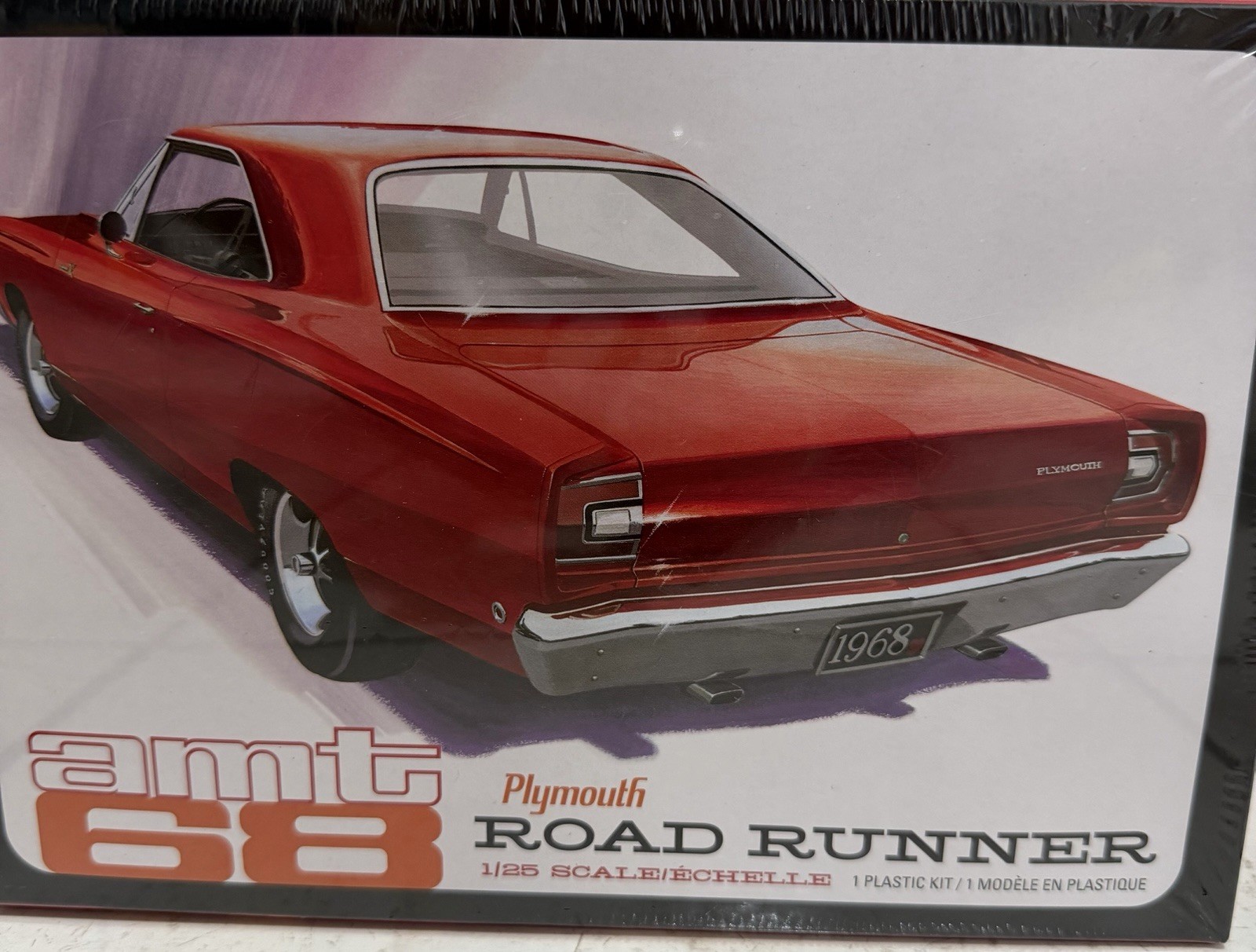 AMT 1968 Plymouth Road Runner 1/25 Model Kit