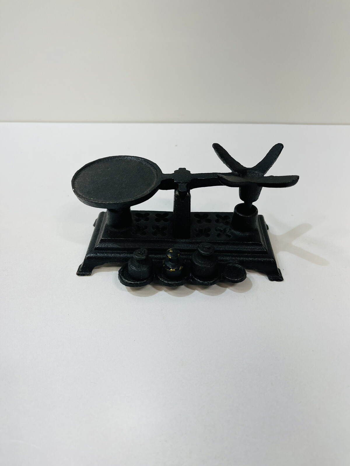 Vintage Cast Iron Mini Measuring Scale With 3 Brass Weights