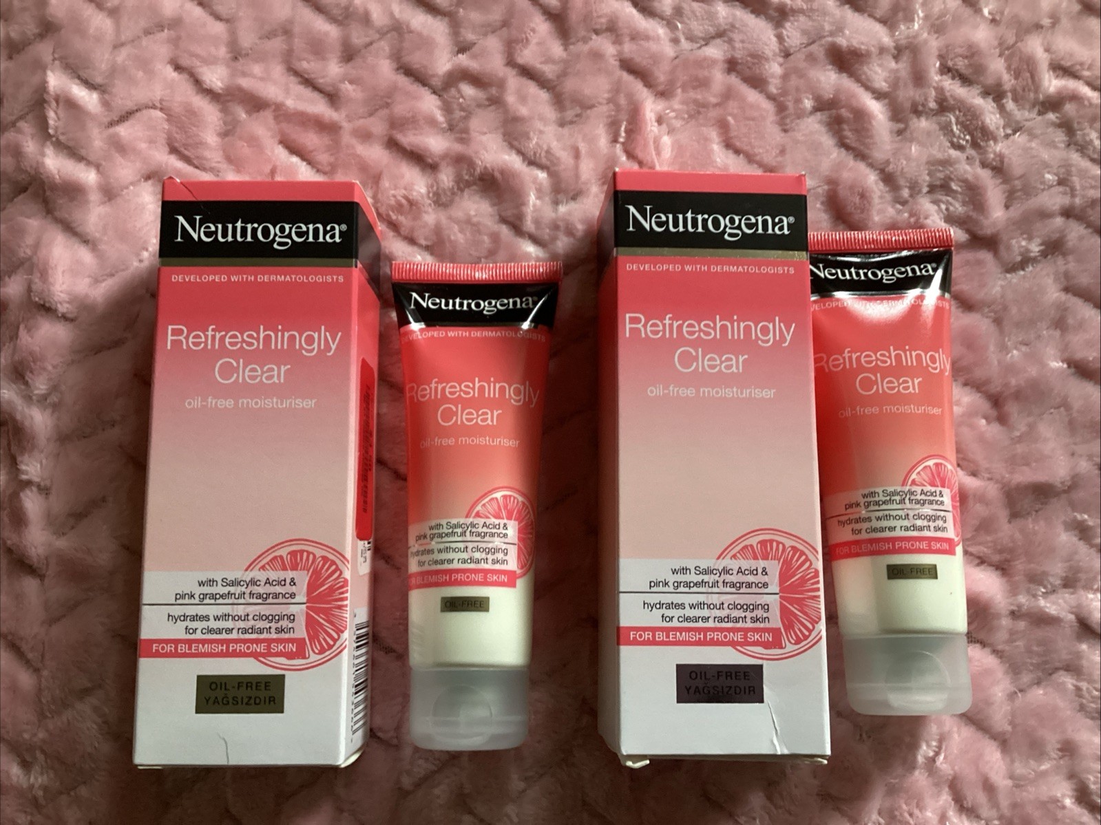 Neutrogena 2 Pack Refreshingly Clear Oil-Free Moisturiser 50 mL Pink Grapefruit