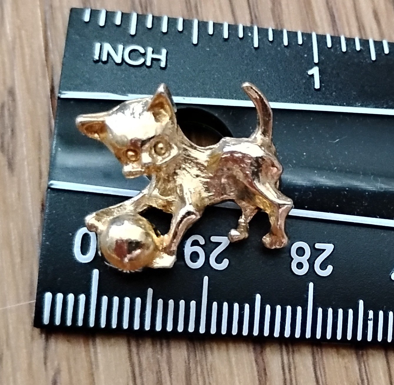 Vintage 70's BALLOU REG'D Signed Cat Kitty Pin Brooch Tie Tack Lapel Goldtone