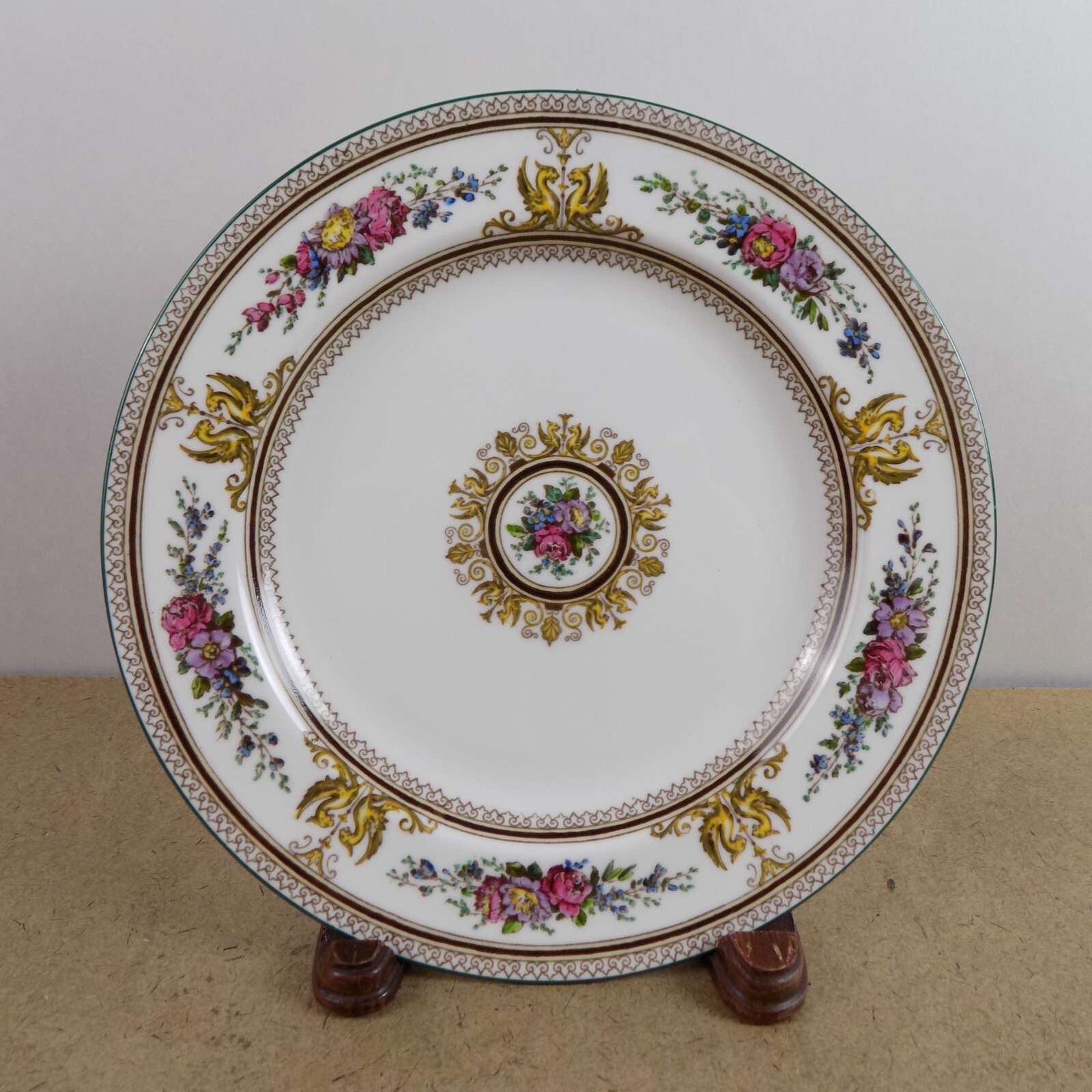 Lot of 4 Wedgwood Columbia 8.75" Luncheon Plates Multicolor England Bone China