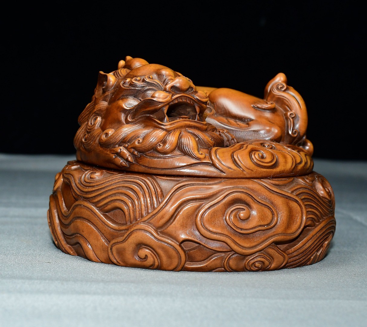 Exquisite Small Leaf Boxwood Lion Incense Burner Ornament