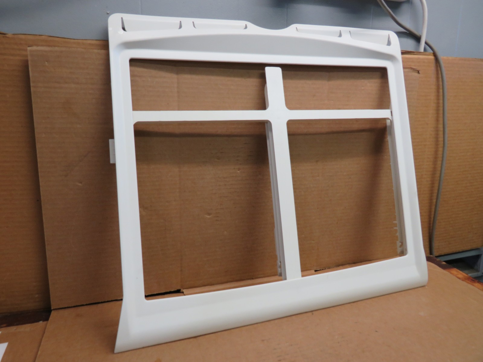 Whirlpool Refrigerator Crisper Cover Frame Part # 2222031 WP2222031