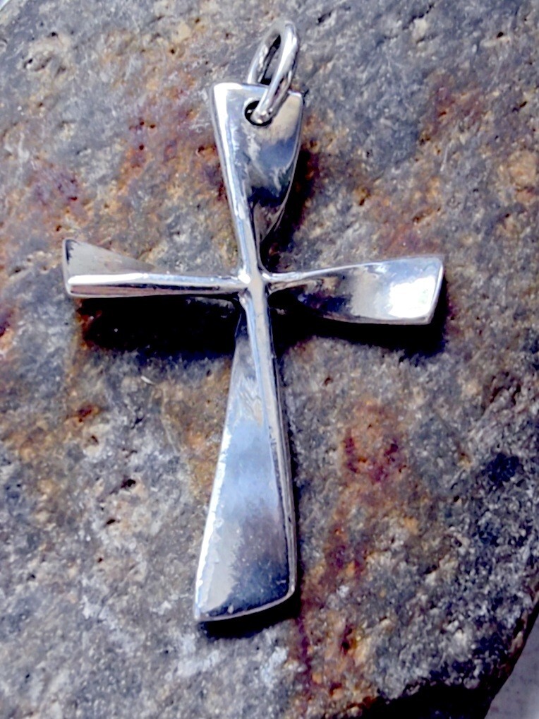 Retired James Avery  Large Cross Pendant 8 Grams/Sterling Silver