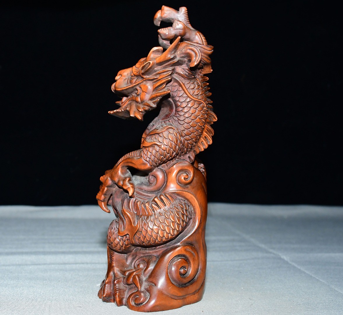 Exquisite Small Leaf Boxwood Dragon Ornament