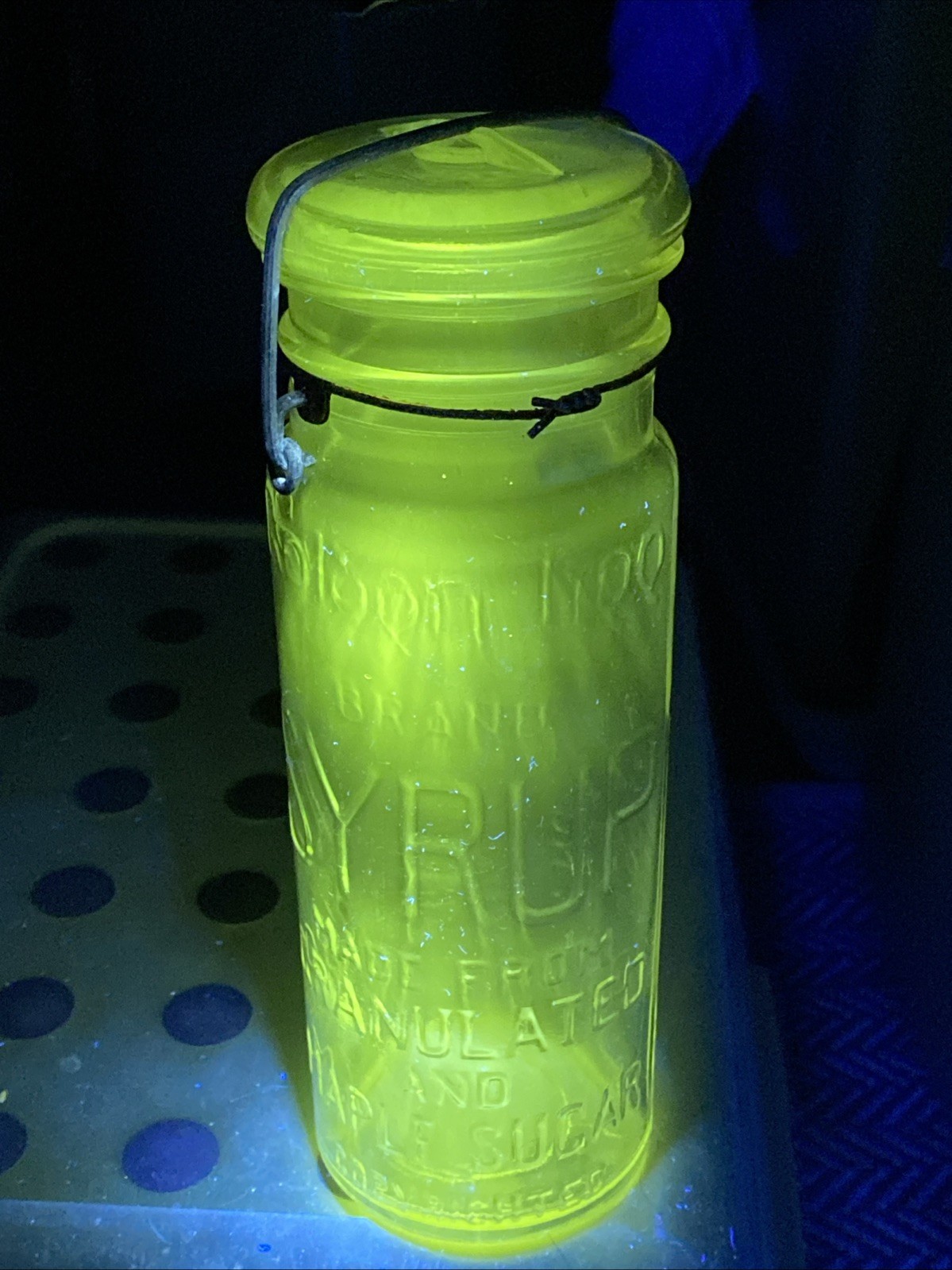 Peach Hue UV GLOW Golden Tree Brand Jar Bottle New England Maple Syrup Co Boston