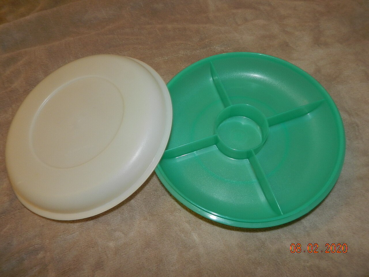 Tupperware Divided Serving Center Jadite 1708/Sheer Lid 1709 EUC