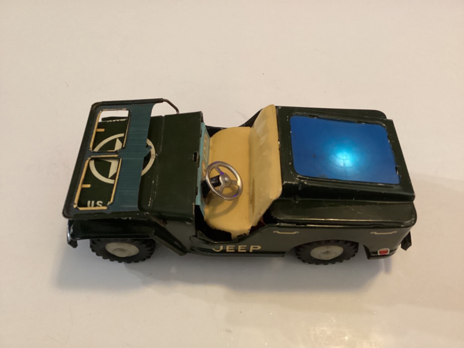  VINTAGE TIN ARMY JEEP FRICTION BATTERY
