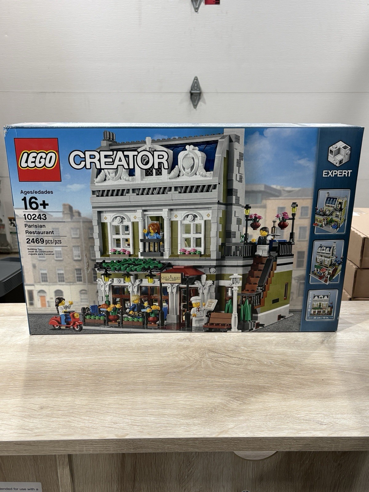 LEGO Creator 10243 - PARISIAN RESTAURANT Modular - SMALL TEAR - New Sealed