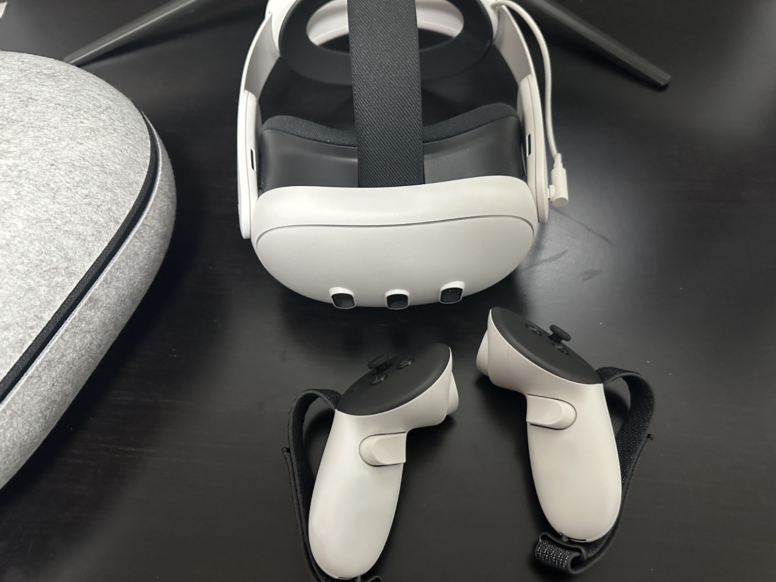 Meta Quest 3 VR Headset 512gb w/ Battery Strap, Active Straps, Link Cable & Case