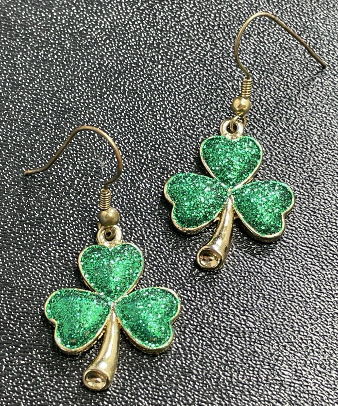 Vintage 1.8” Green Sparkly Clover Gold Tone Dangle Earrings