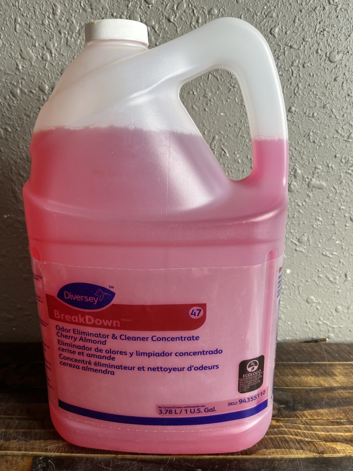 Diversey BreakDown 47 Odor Eliminator & Cleaner Concentrate Cherry Almond 1 Gal