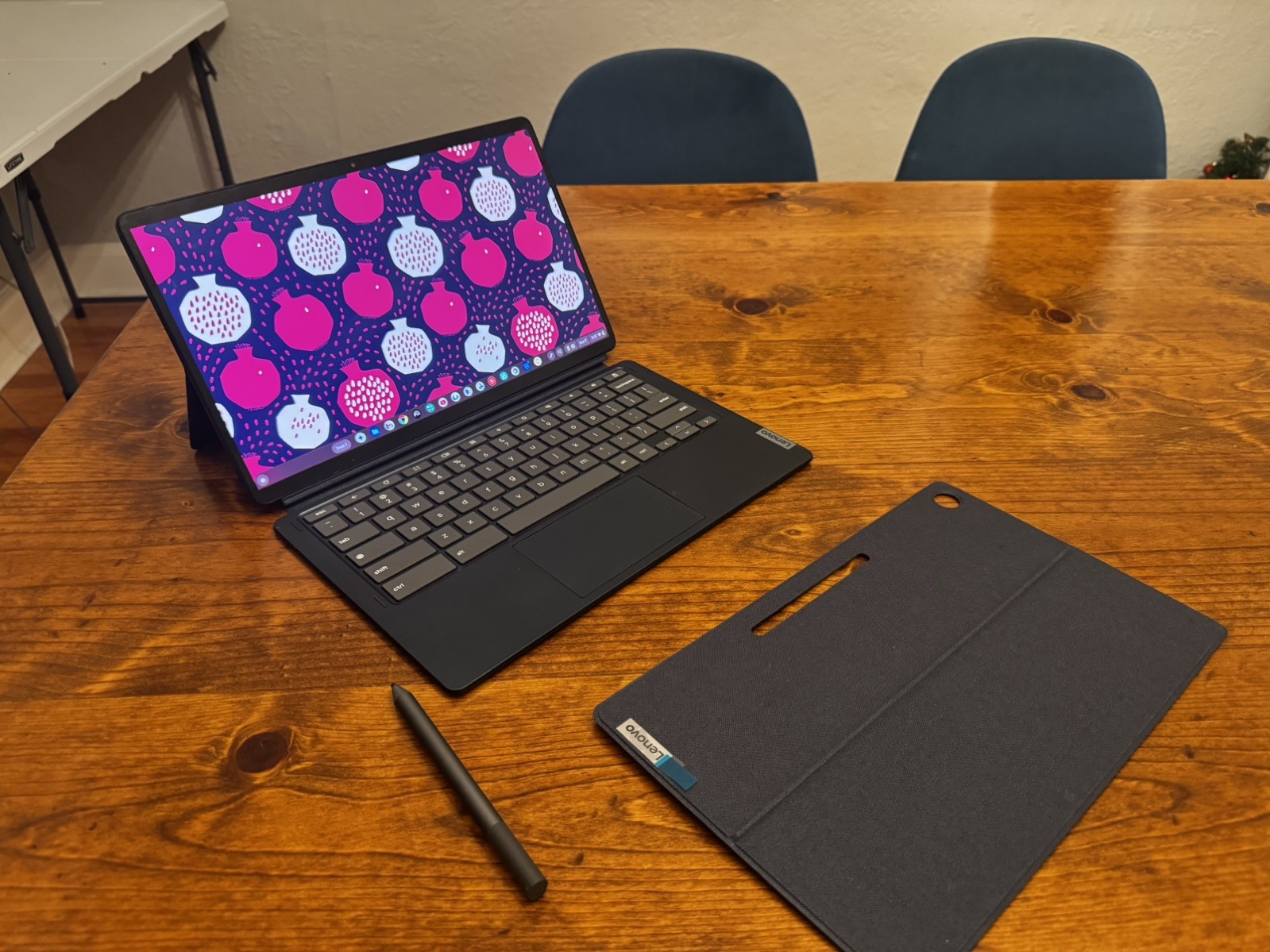 Lenovo Duet 5 Chromebook 13.3" Qualcomm Snapdragon 7c Gen w/ stylus & back stand