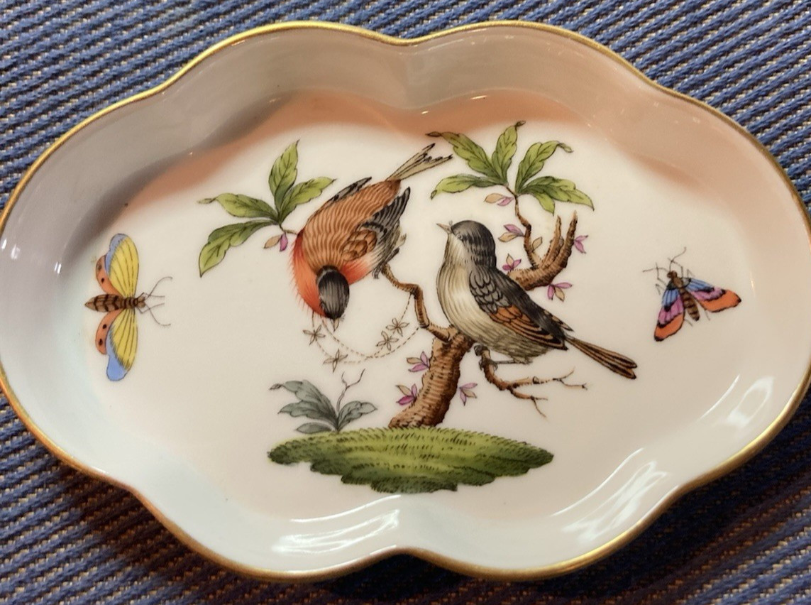 HEREND ROTHSCHILD BIRD  SMALL LOBED OVAL DISH 7705- 5 3/8" BY 3 5/8"