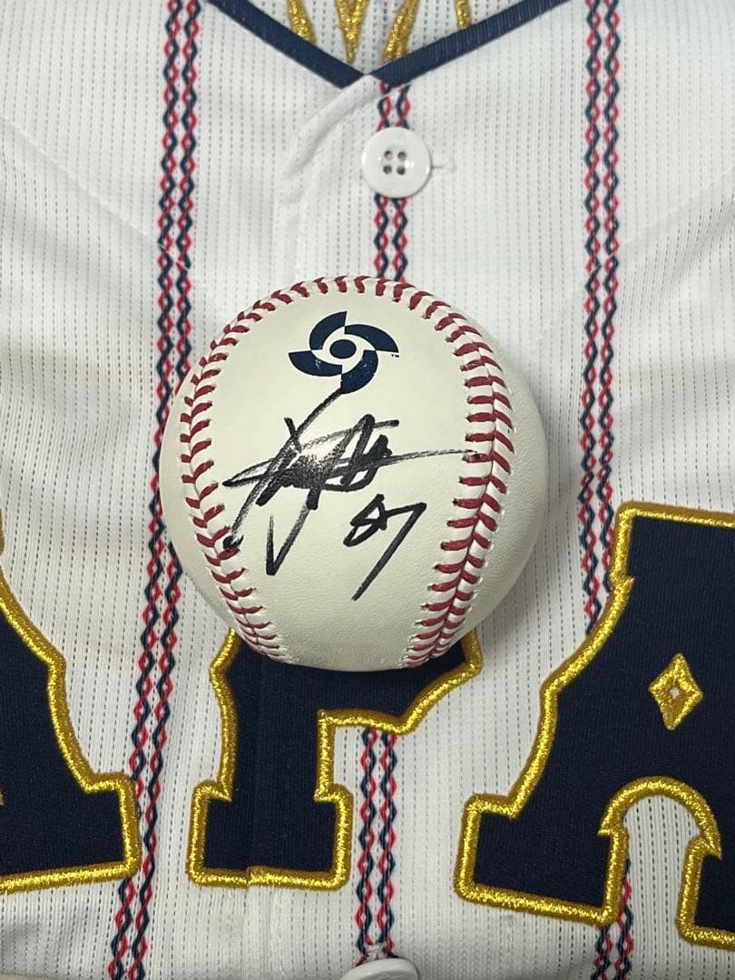 Wataru Kitayama Autographed Baseball Samurai Japan WBC Nippon-Ham Fighters Used