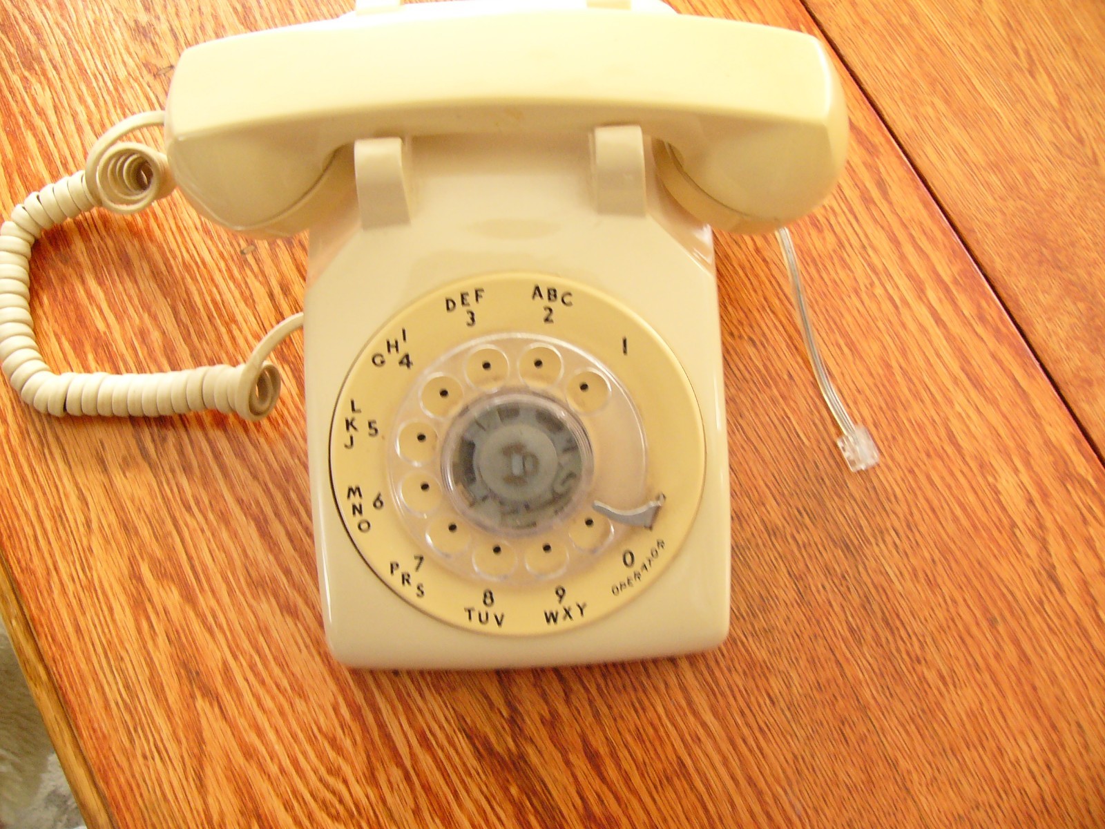 VINTAGE AT&T DESKTOP ROTARY DIAL TELEPHONE BEIGE WORKS GREAT !!!
