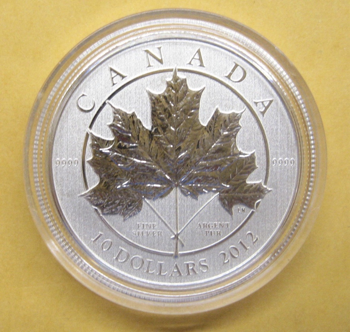 2012 CANADA $10 9999 FINE SILVER MAPLE LEAF FOREVER 1/2 oz COIN IN CAPSULE
