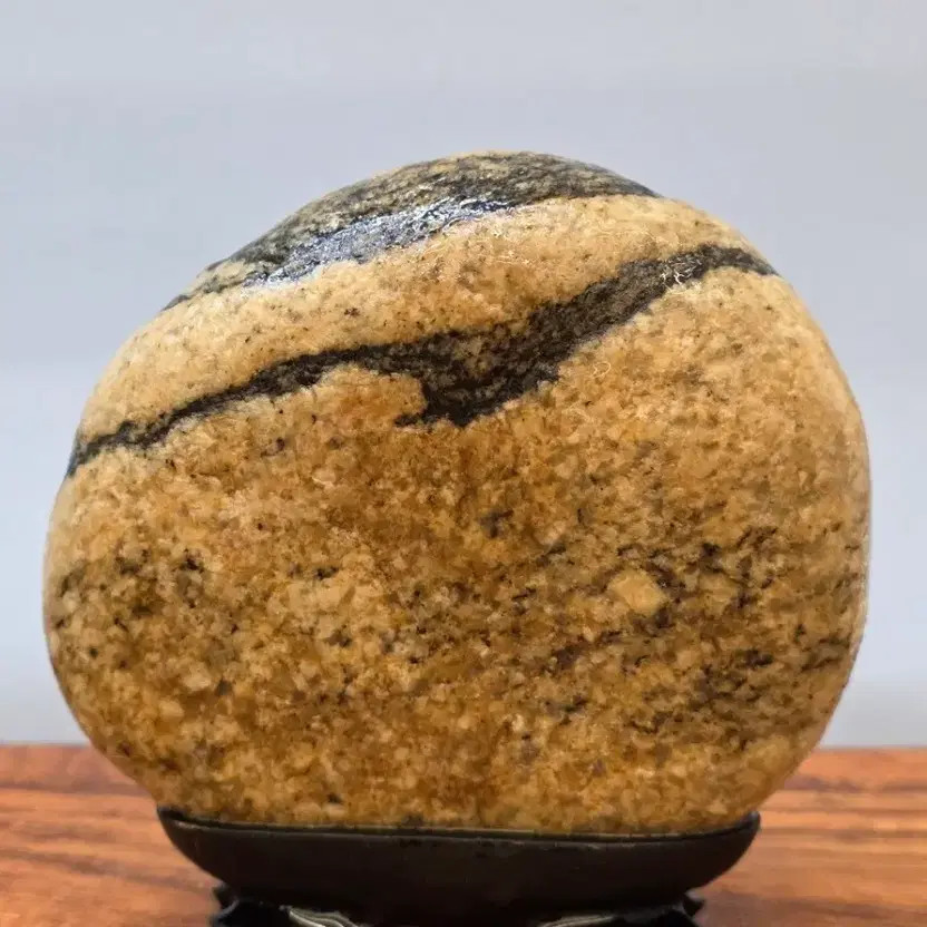 Unique Pattern Mineral Pendant Collectible