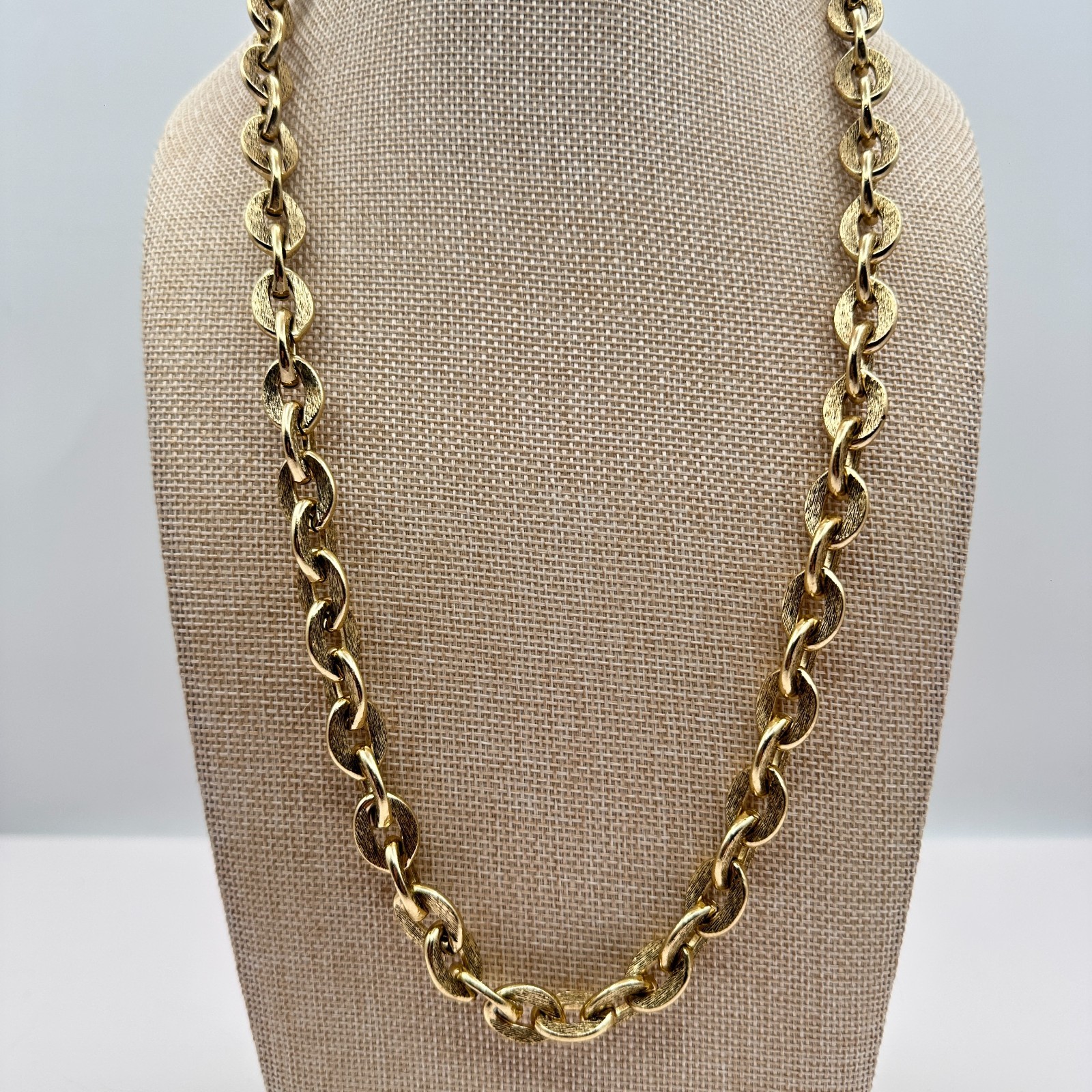 Vintage 60s Gold Tone Textured Link Chain Statement Necklace Box Clasp Jewelry