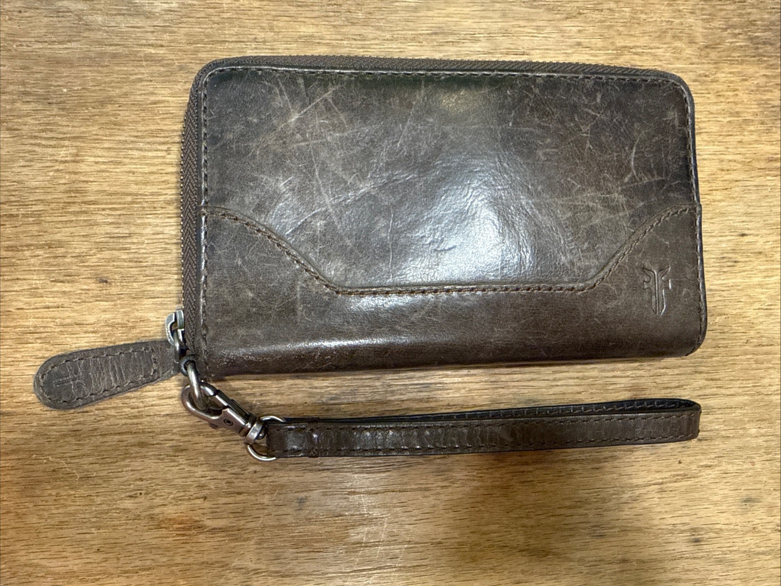 FRYE Melissa Leather Wristlet, Zip-Around Continental Wallet Distressed Dk Brown