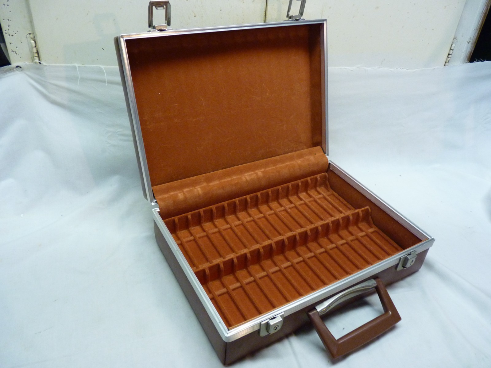 Cassette Tape Carry Case VINTAGE Faux Leather w/ Orange Felt Interior Key Lock