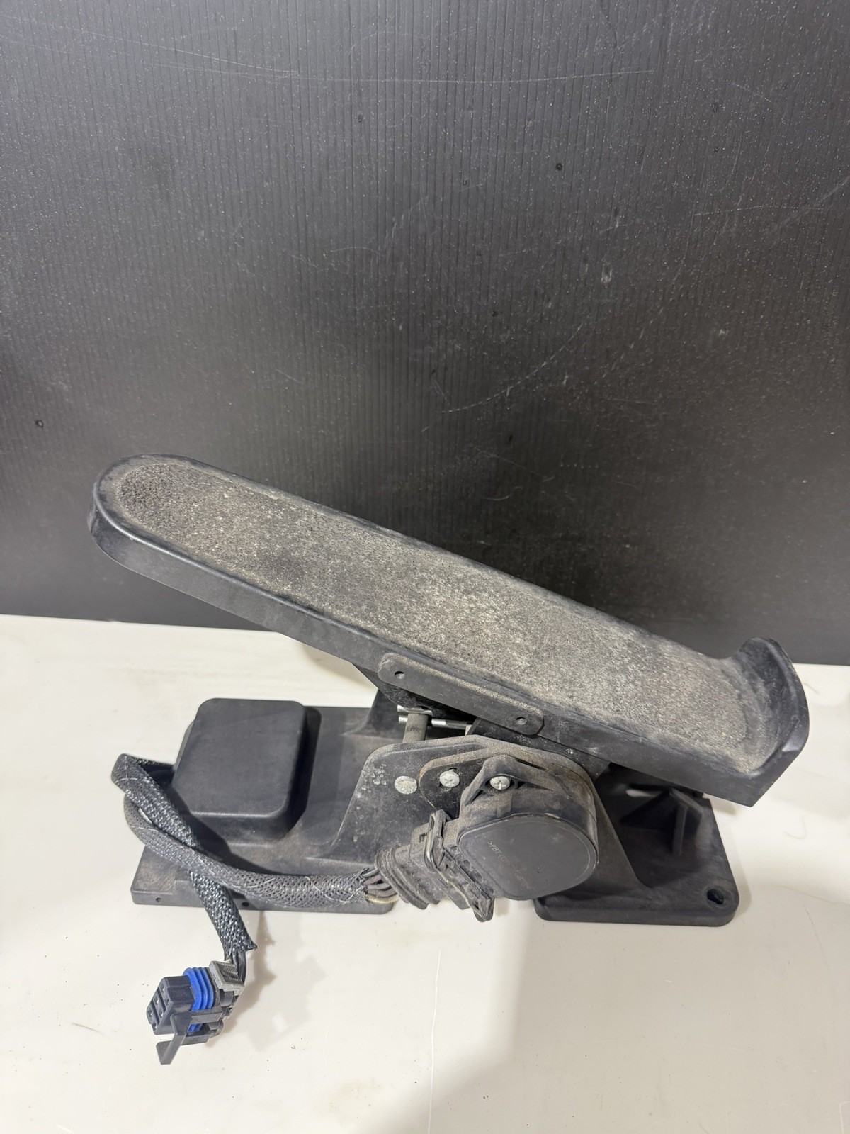 Tennant 1034891 4045355  Travel Pedal (used)