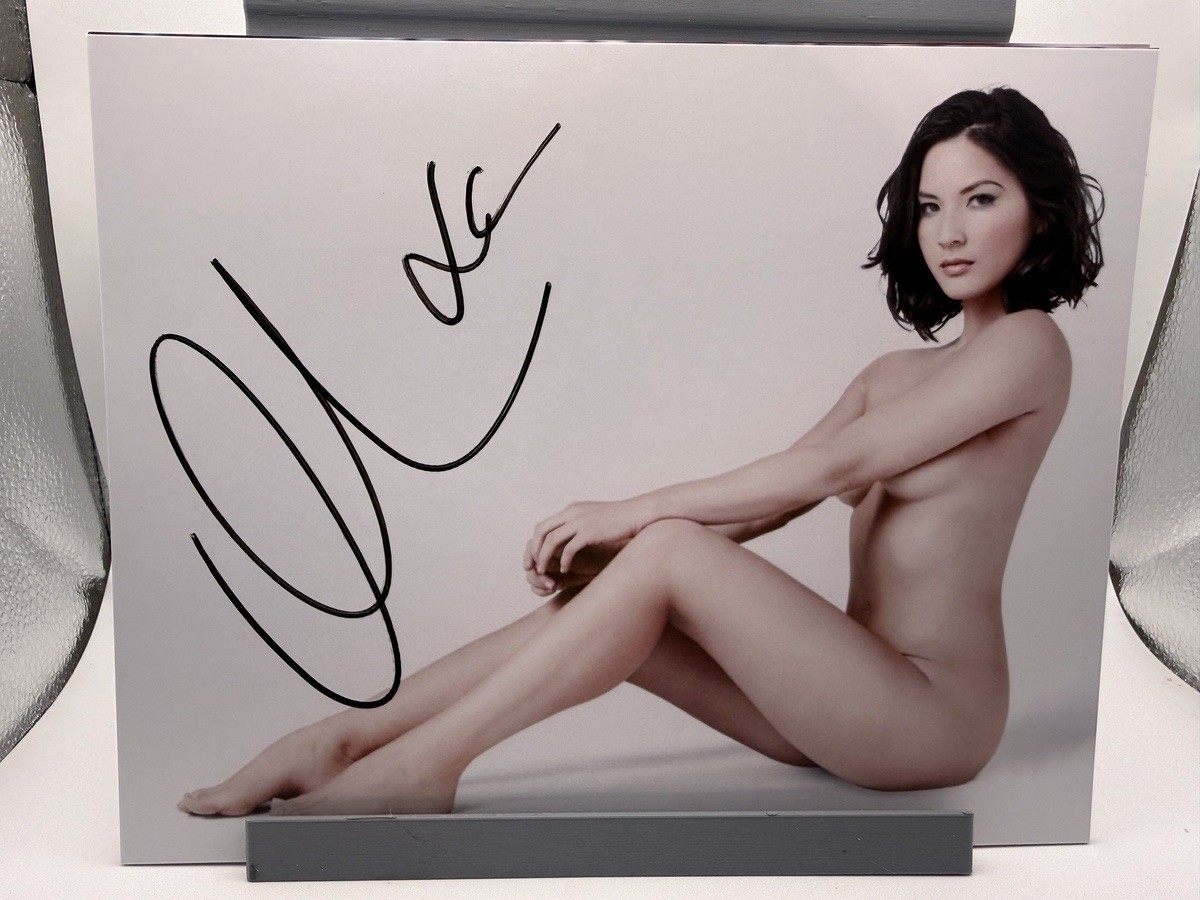Olivia Munn Completely Nude Signed Autographed Photo Authentic 8X10 COA