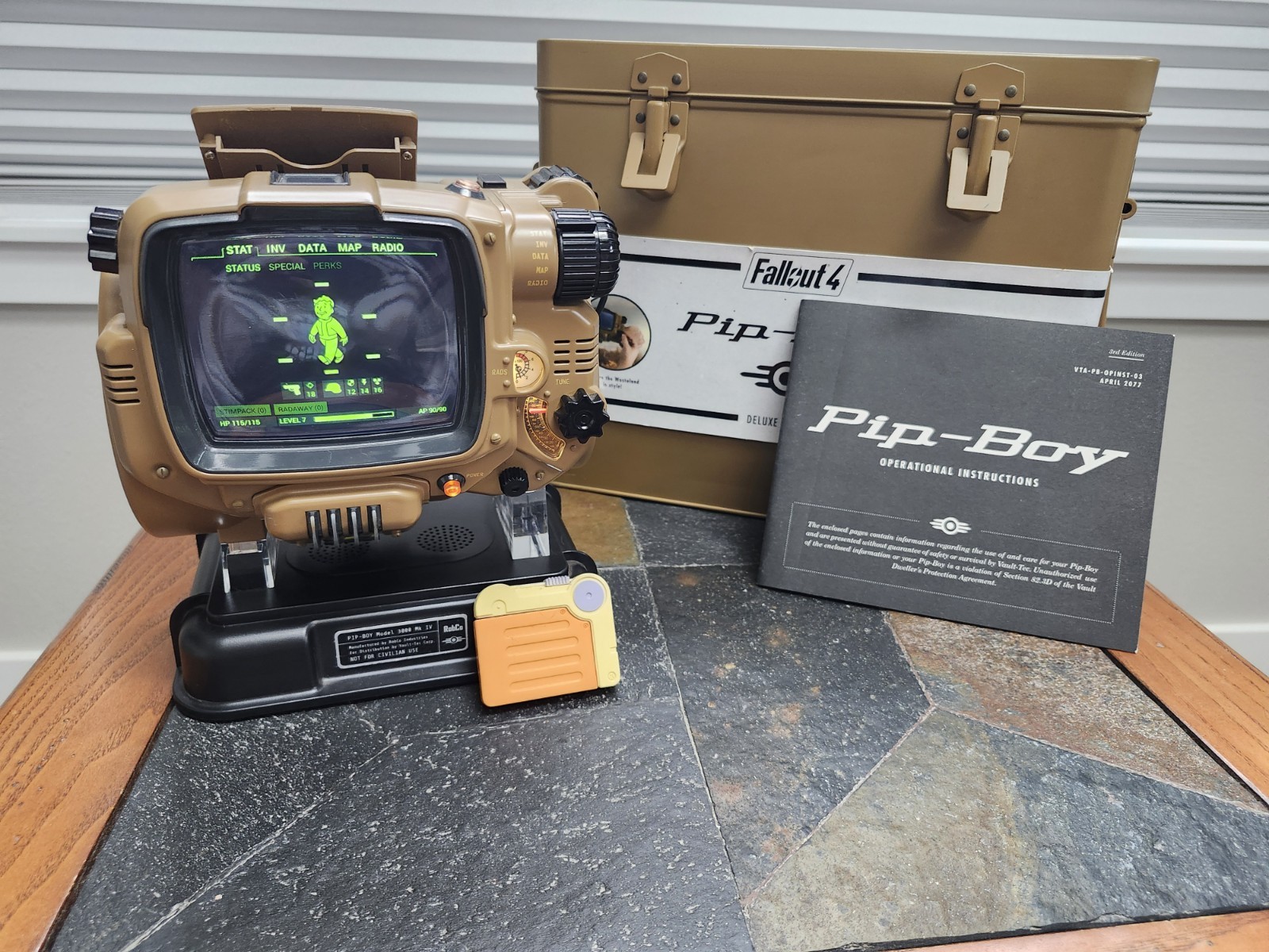 Bethesda Fallout 4 Pip-Boy 3000 Deluxe Bluetooth Edition ThinkGeek