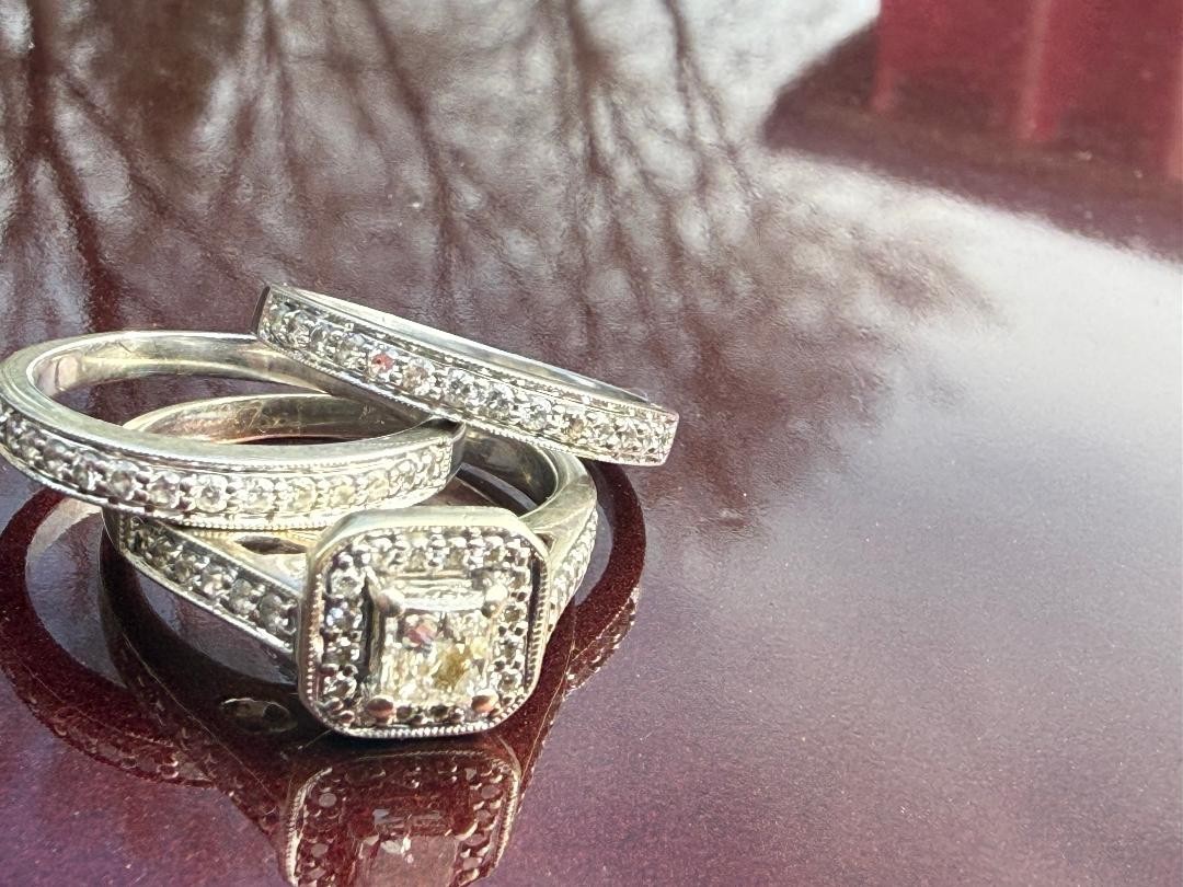 Diamond Wedding Ring Set Size 8 White Gold w/Gold Design Good Condition