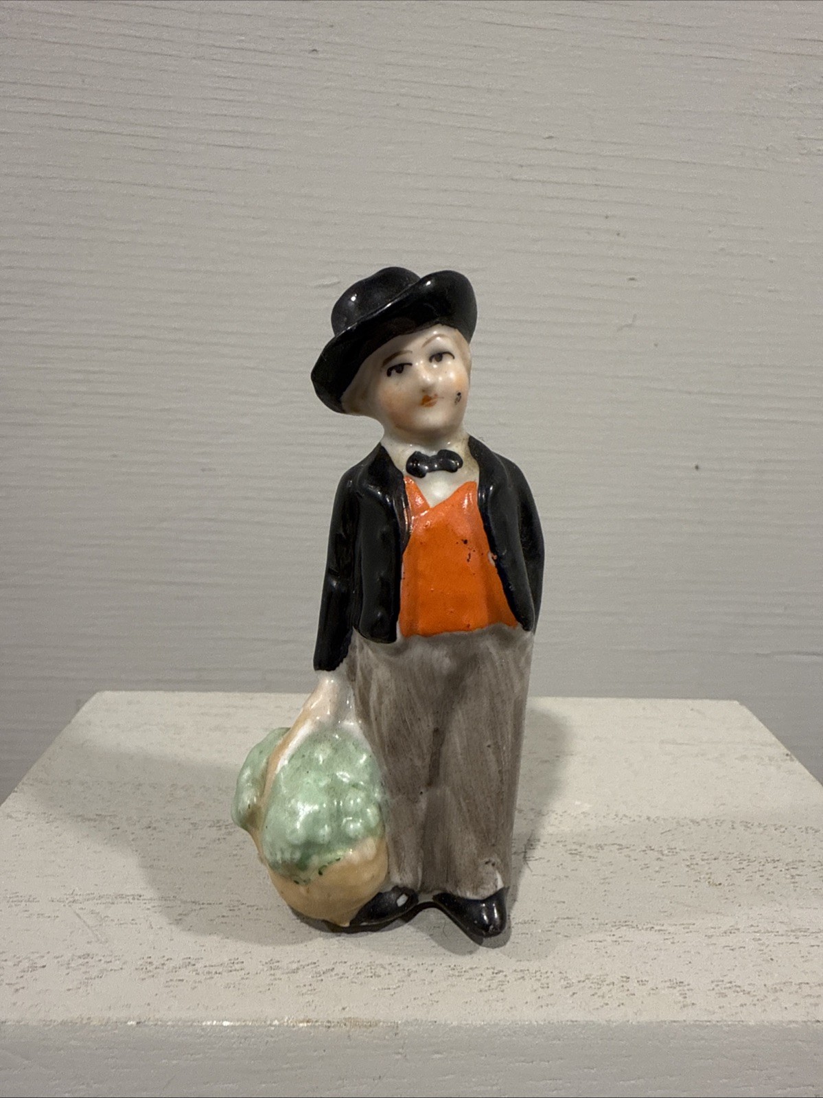 Vintage Salt/Pepper Shaker Formal Dressed Dutch Man Porcelain