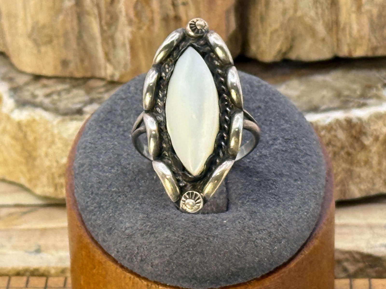 Vintage Navajo Native Sterling Silver Mother of Pearl Ring sz 7.75--664.26