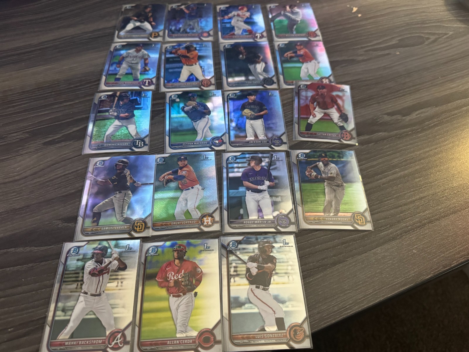 Lot of Vintage Baseball Cards(247)