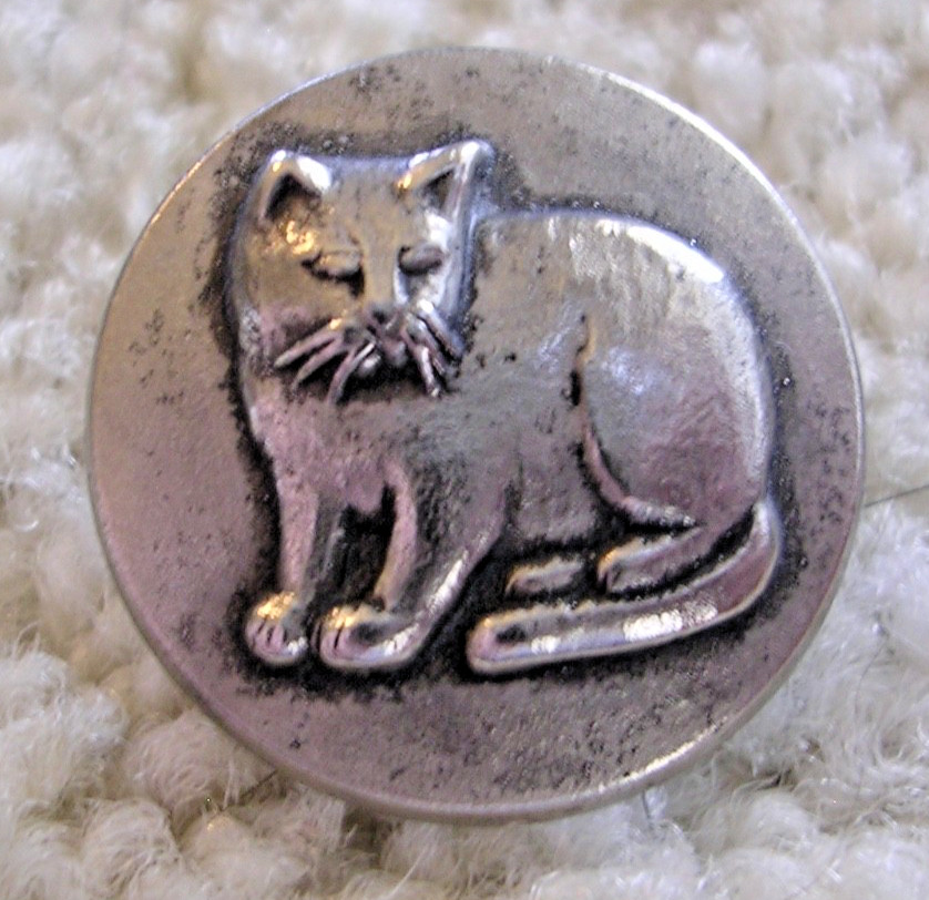 Charming antique metal cat button, 7/8"