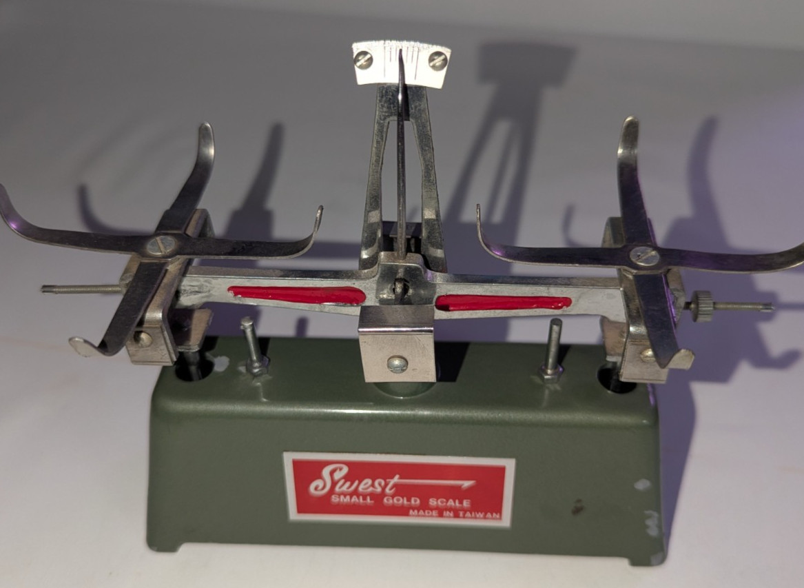 Vintage Swest  Small  gold scale As Is For Parts Or Repair