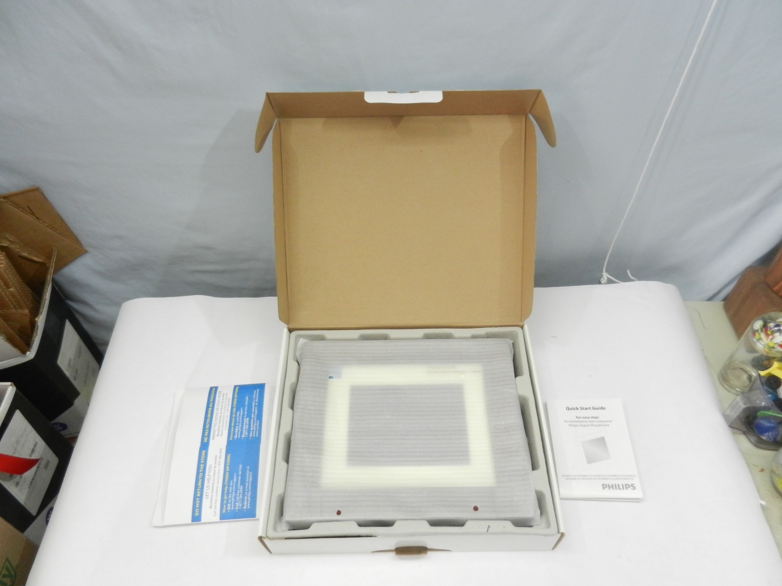 Plug and Play, Pre-Loaded Digital Picture Frame