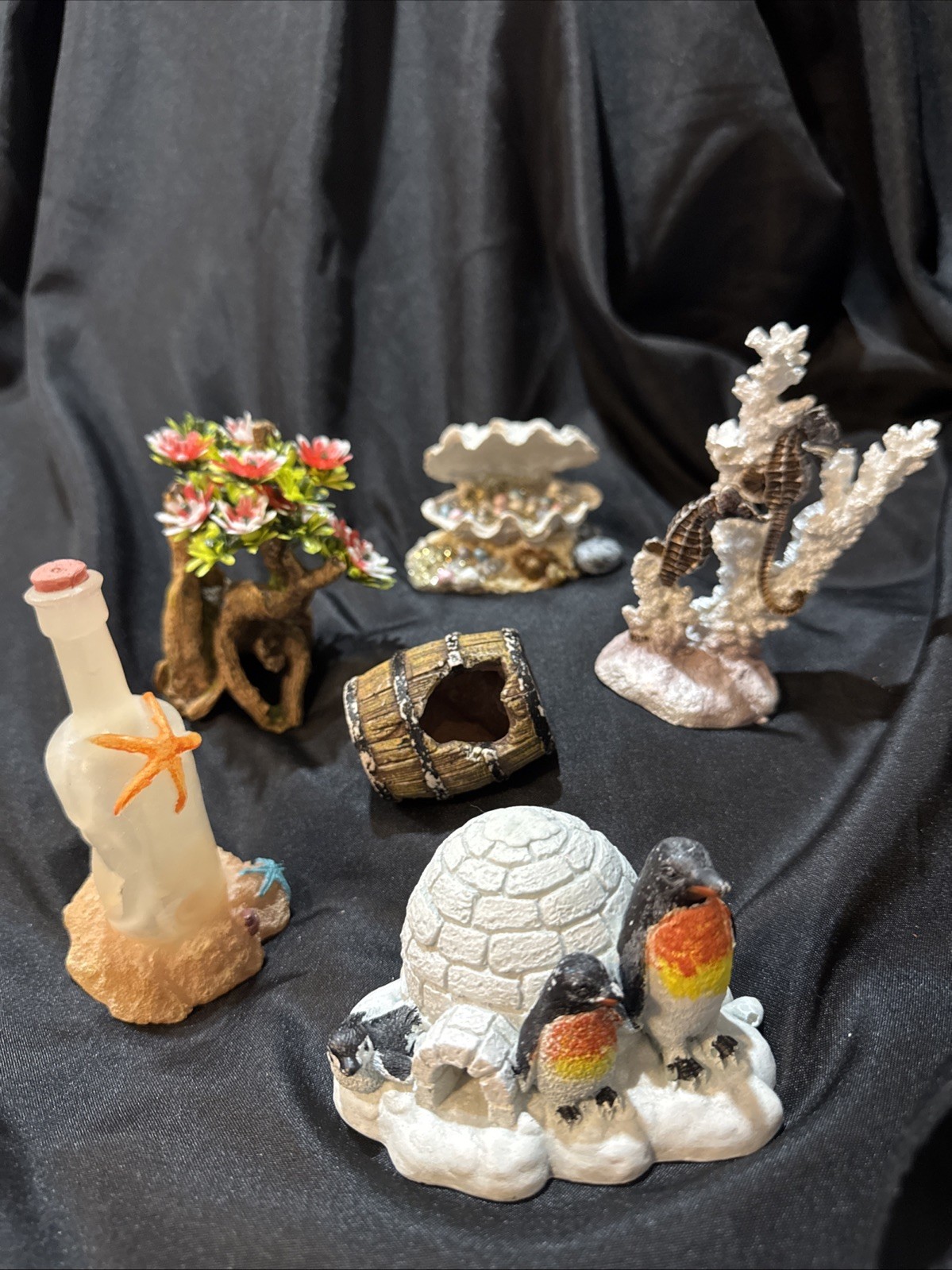 Lot Of 6 Pretty Aquarium Decorations , Coral, Shell, Seahorse, Barrel ,penguins