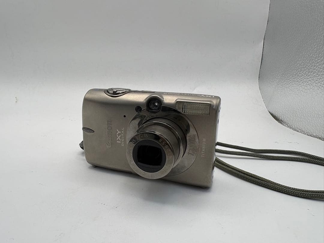 Canon IXY DIGITAL 2000IS Titanium Compact Digital Camera Tested