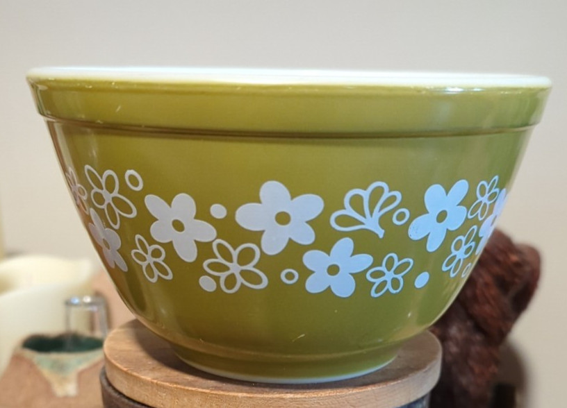 PYREX Crazy Daisy Nesting Bowl Avocado Green #401, 1 1/2 pt Replacement (As Is)