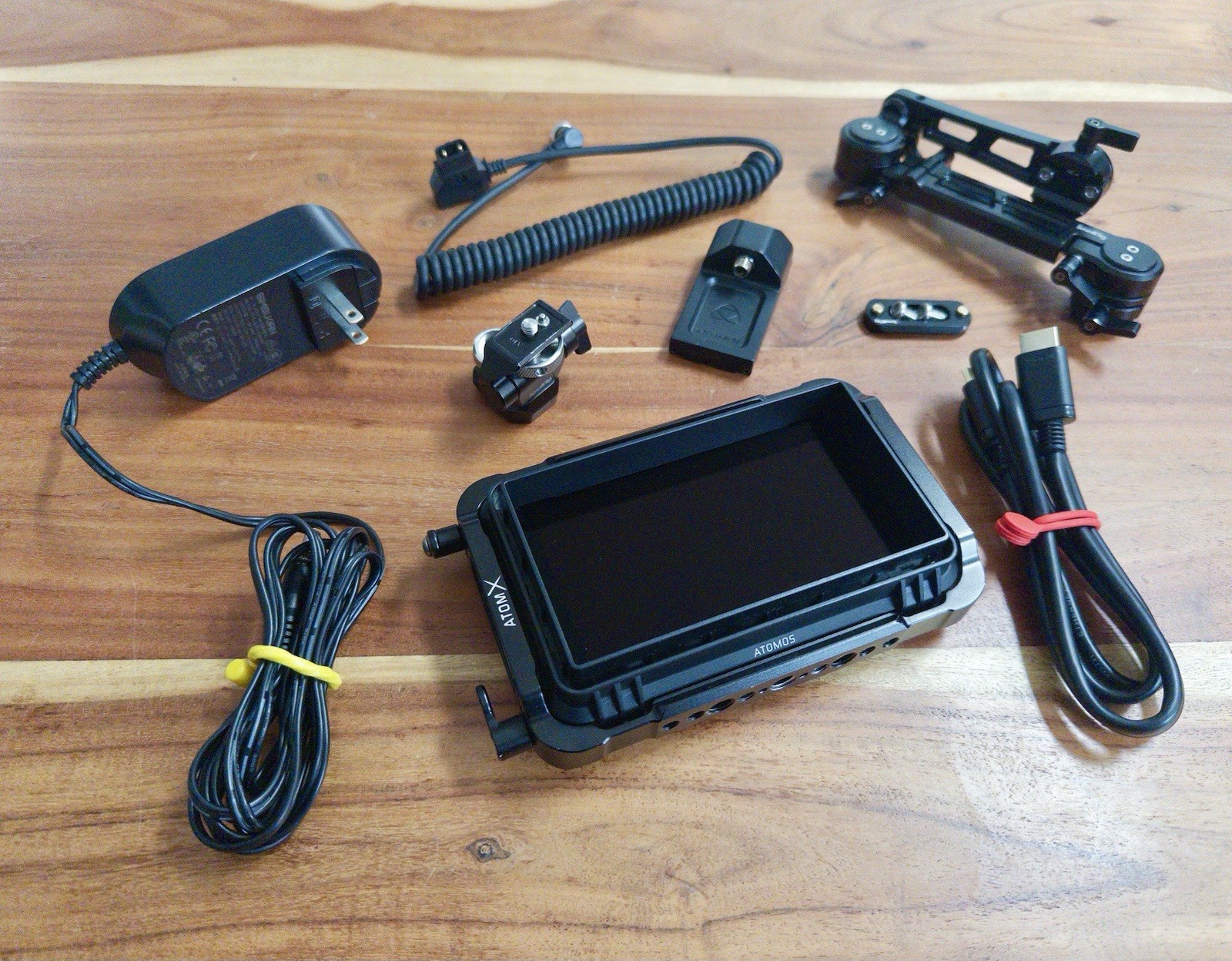 Atomos Ninja V Kit - 500GB SSDmini - SmallRig EVF  Mount - Case, Power & Stream