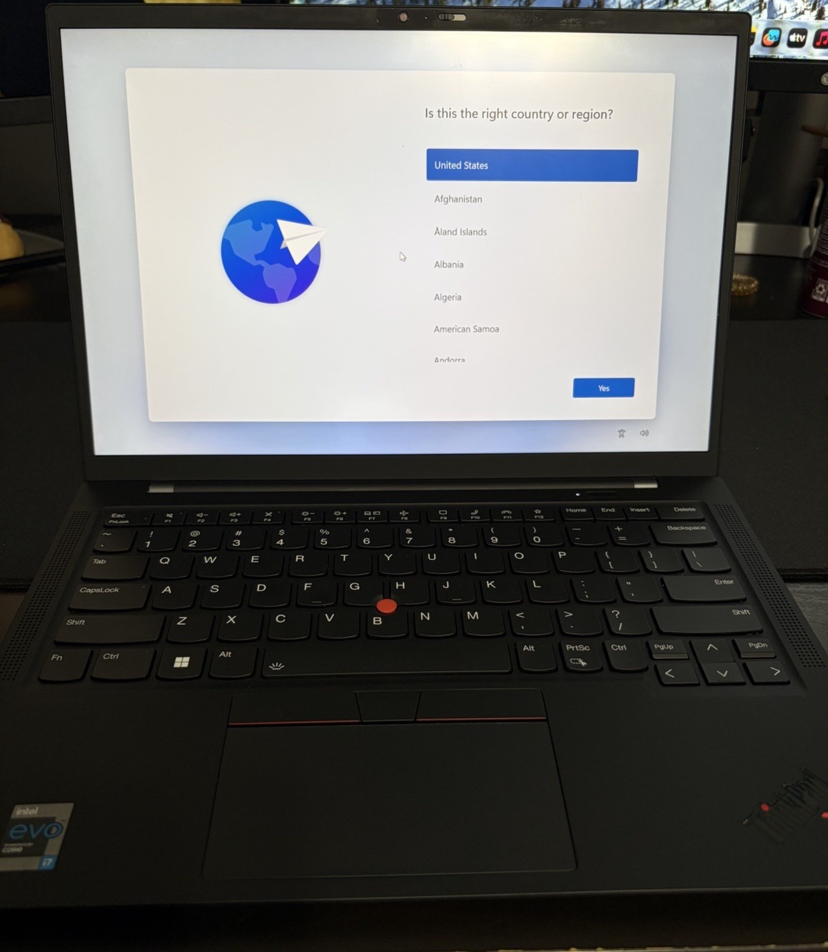 Lenovo ThinkPad X1 Carbon Gen 9 i7-1165G7 32GB 512GB SSD 14" Iris Xe Win10 Pro