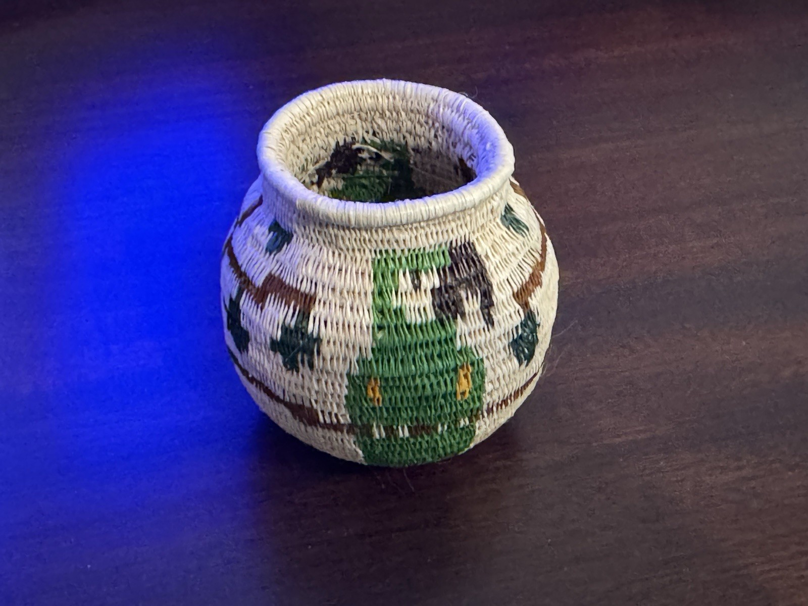 Small Wicker Pot/Basket From Panama With Parrot Art