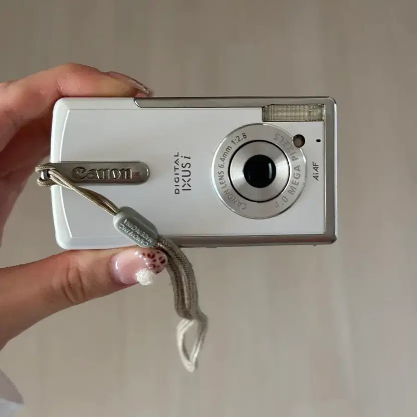 Canon IXUS i 1060 Compact Camera - Damaged, Portable