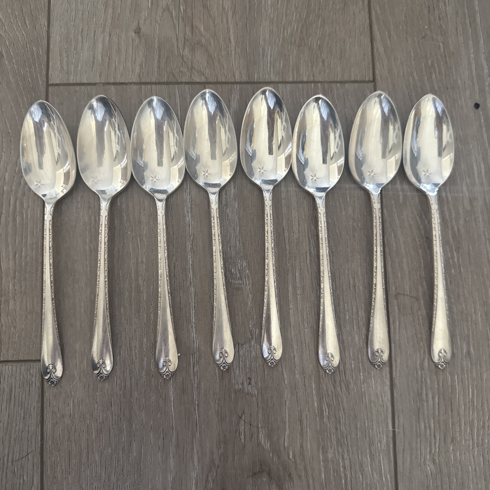 Set of 8 Teaspoons 1957 EXQUISITE Rogers & Bro International Silverplate 6 1/8"