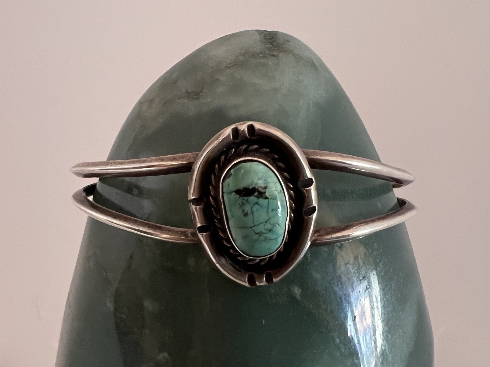 VINTAGE NAVAJO Native American sterling silver/turquoise cuff bracelet.