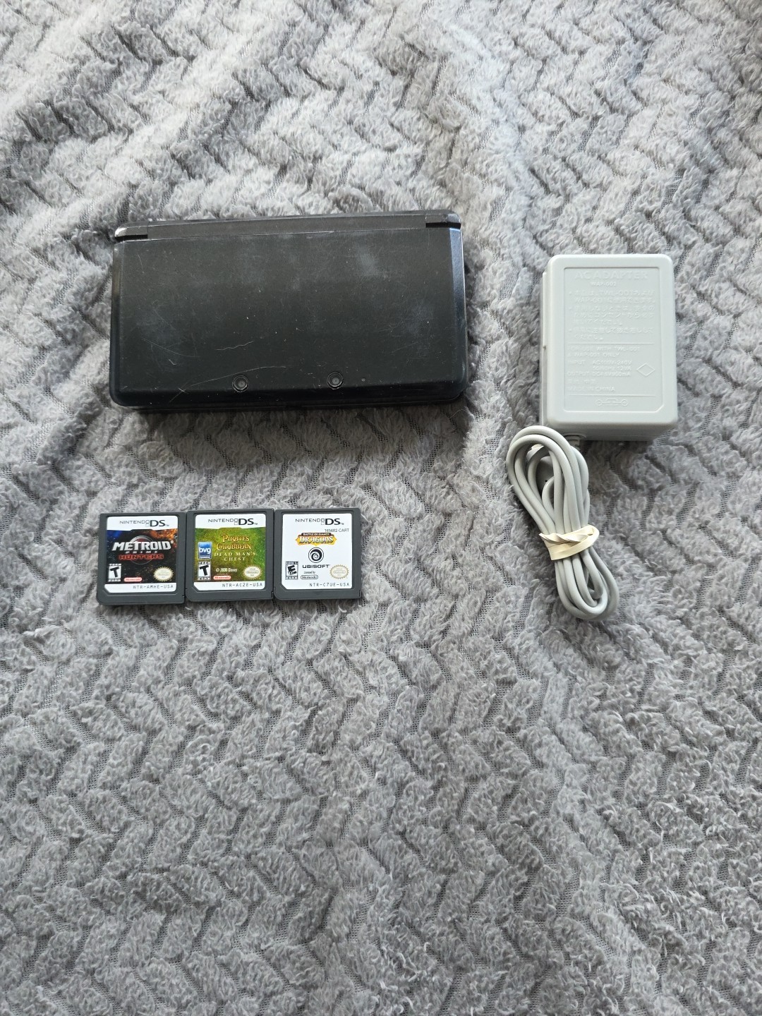 Nintendo 3DS 2GB Handheld System - Cosmo Black