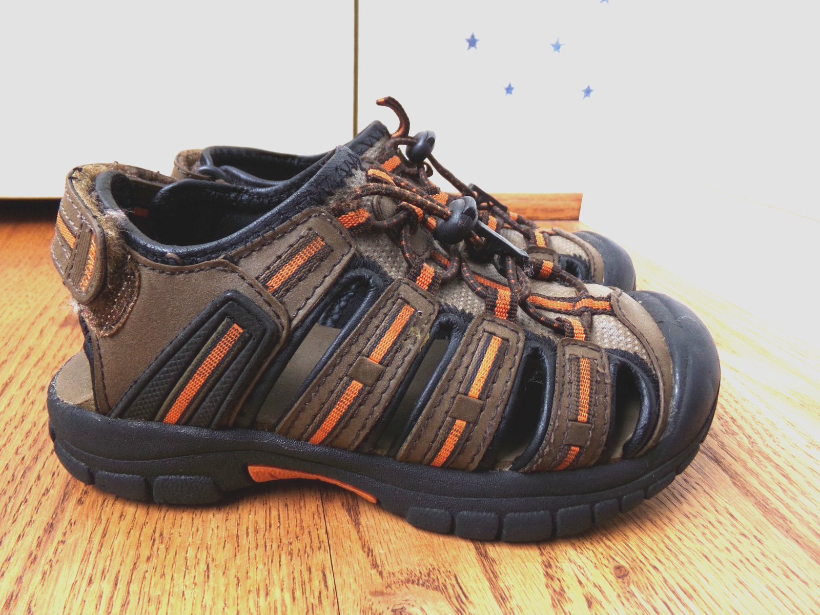 Boys KHOMBU Sandals Size 11 7" STURDY Fisherman Closed Toe Summer Walking Shoes