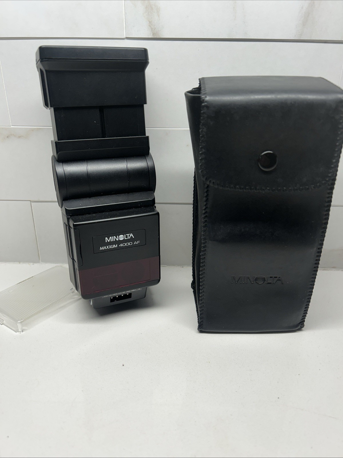MINOLTA MAXXUM 4000 AF FLASH ADJUSTABLE & DIRECTIONAL - GOOD CONDITION.